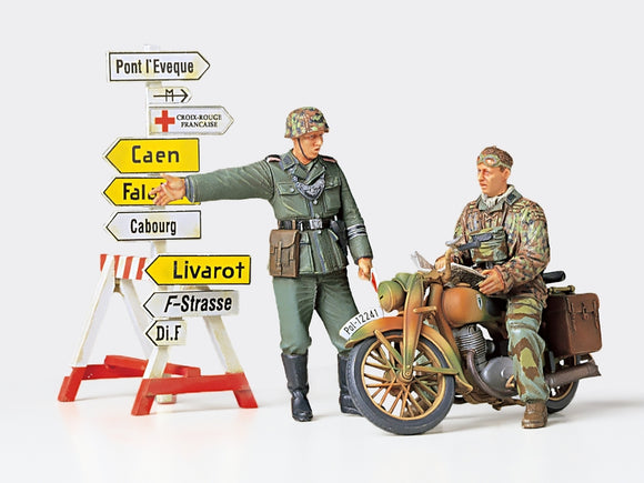1/35 German Medical Orderly & Motorcycle